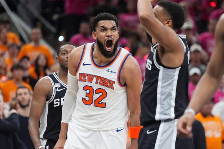 Knicks finish on 11-0 run, steal Game 1 from Spurs